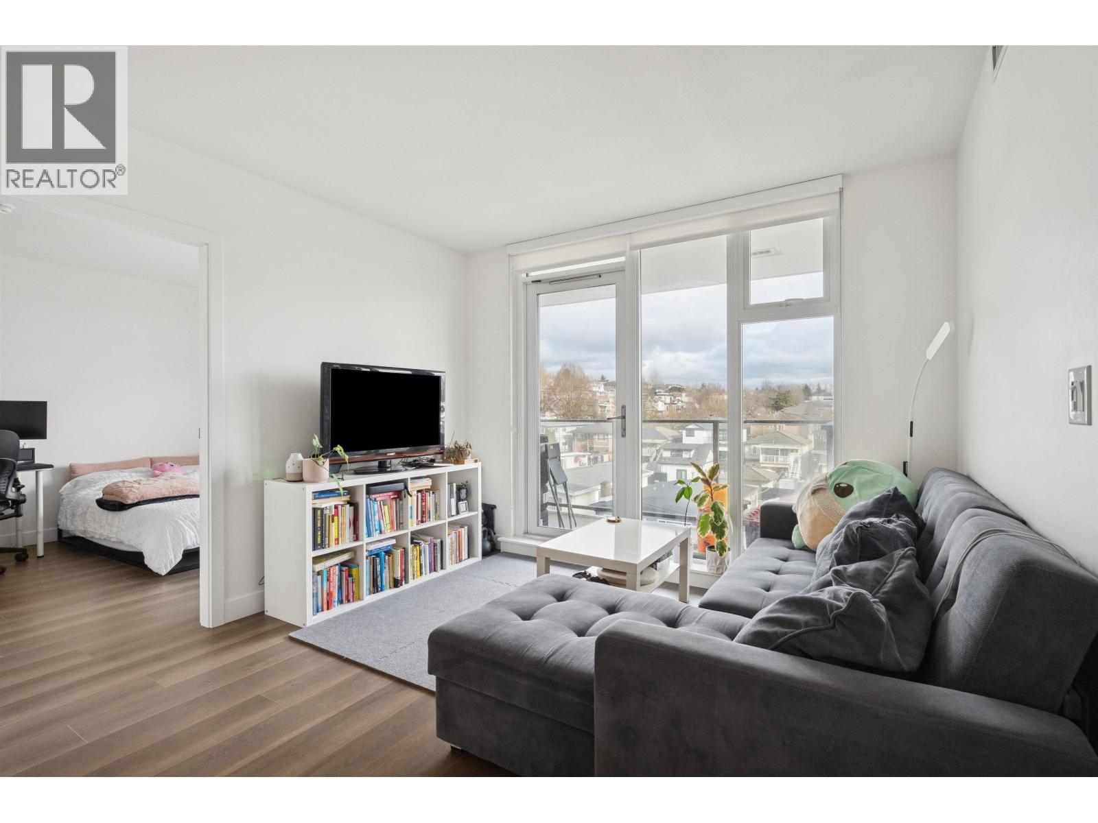 506 8121 CHESTER STREET