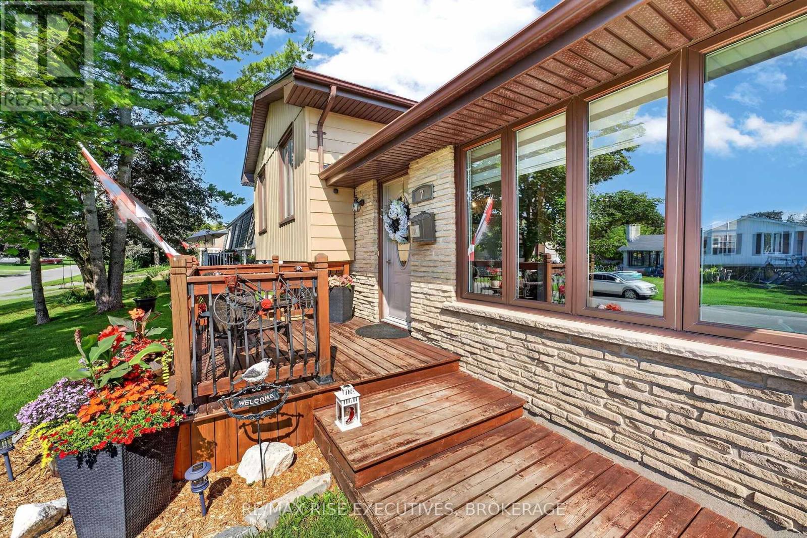 7 CORNELL AVENUE