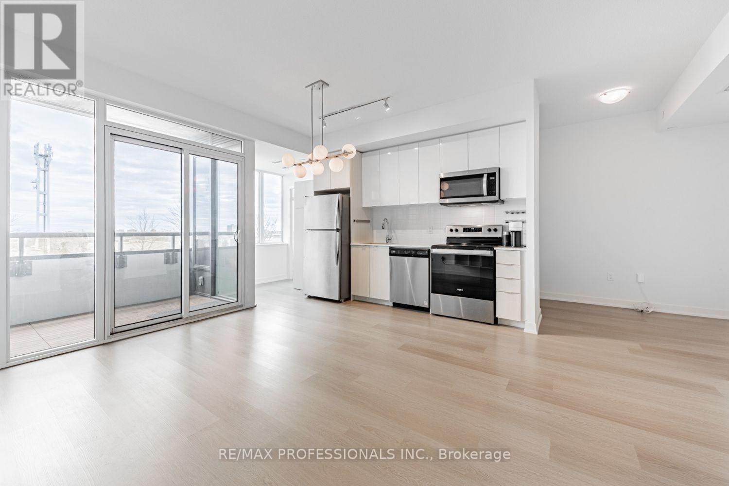 313 - 859 THE QUEENSWAY