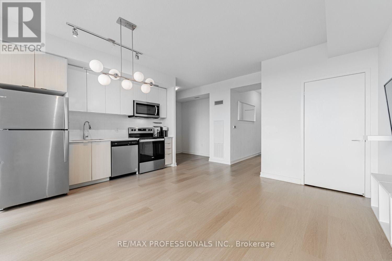 313 - 859 THE QUEENSWAY