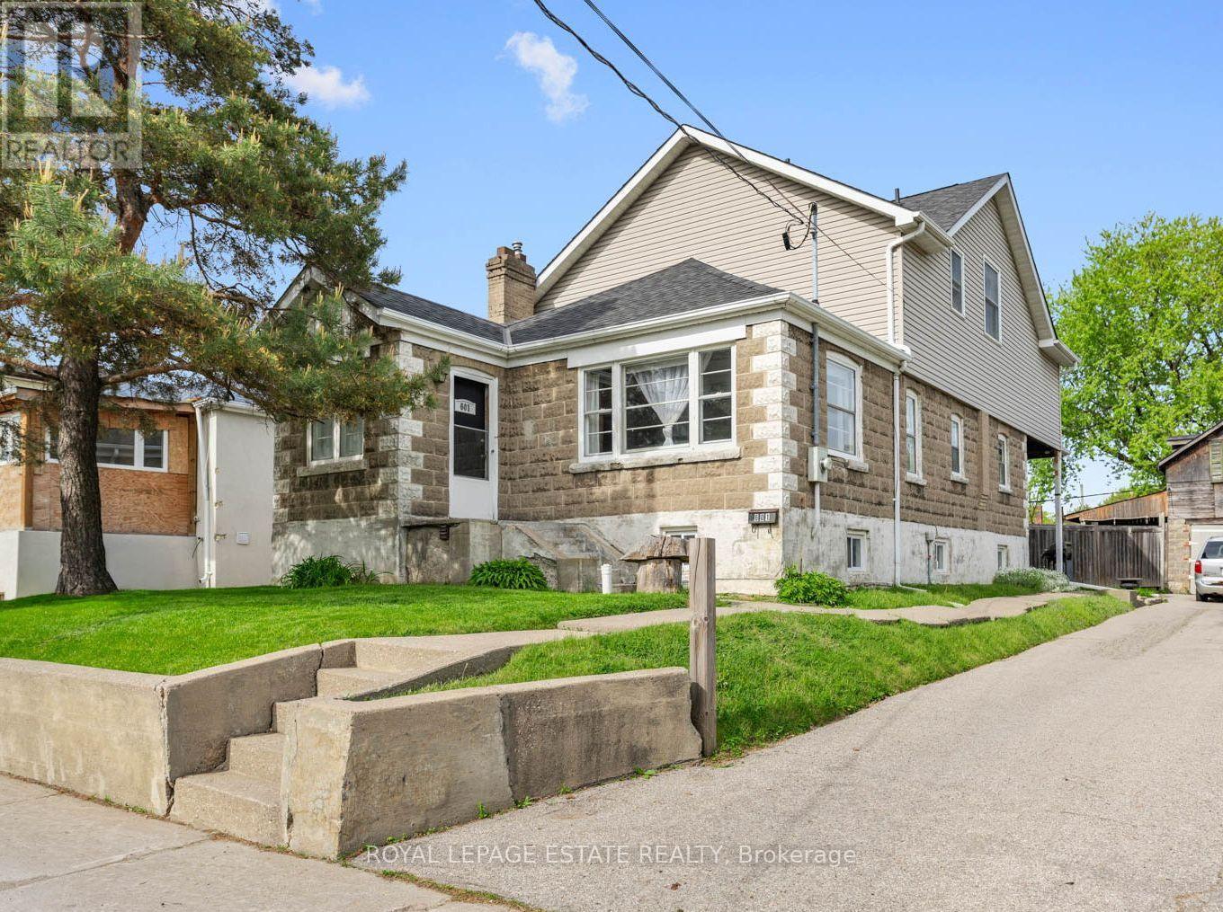 Photo 1 of 50 — 601 PHARMACY AVENUE, Toronto (Clairlea-Birchmount), ON M1L3H1