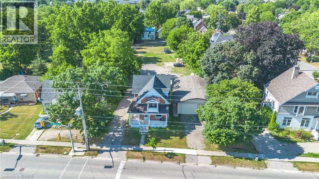 816 COLBORNE Street E