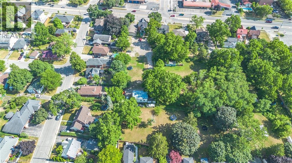 816 COLBORNE Street E