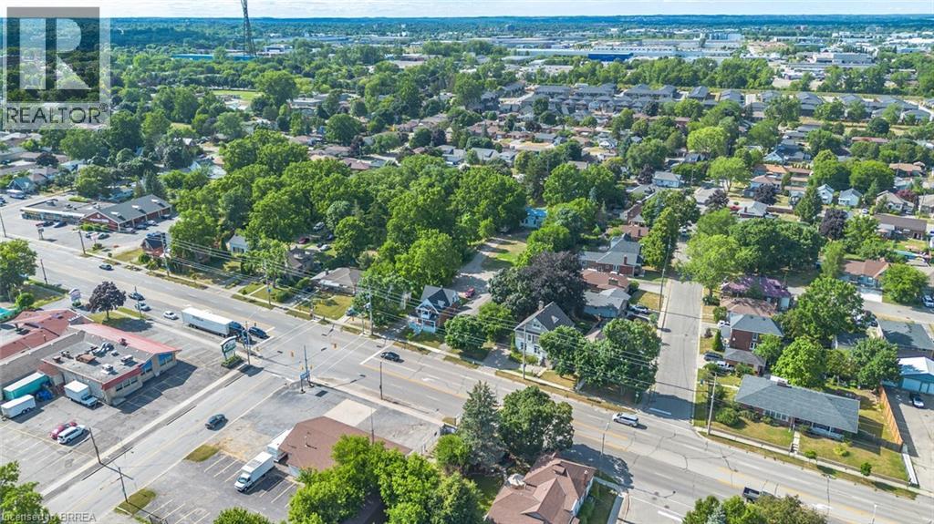 816 COLBORNE Street E