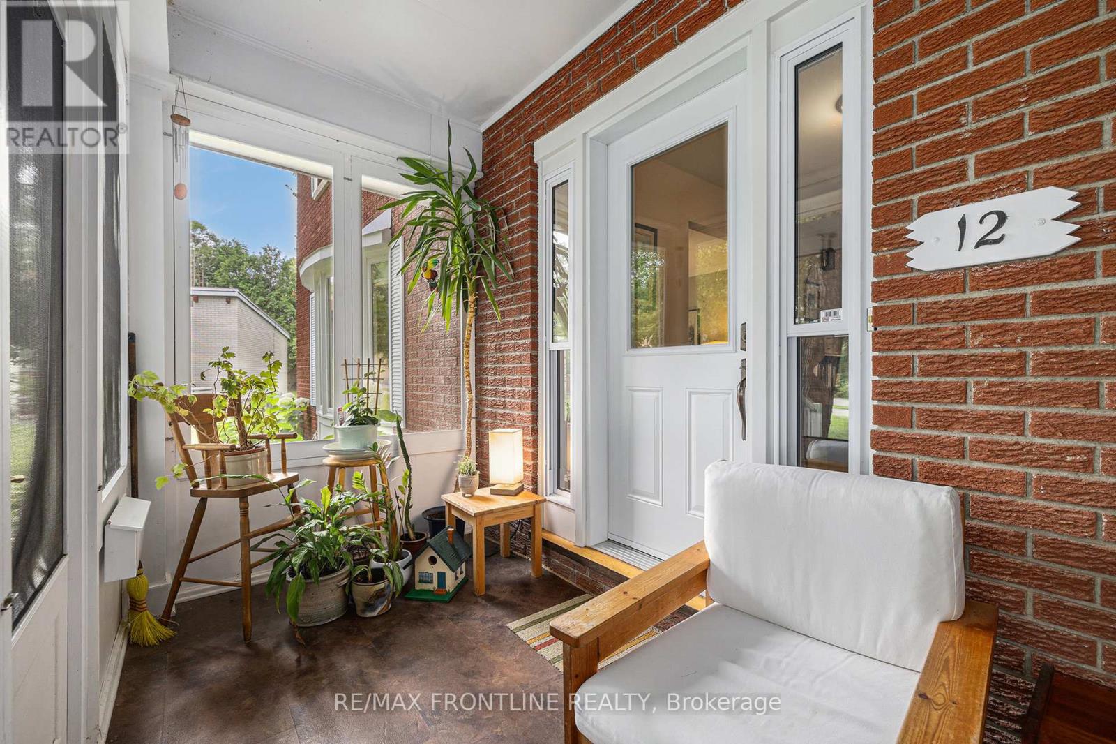 12 GLENVIEW CRESCENT