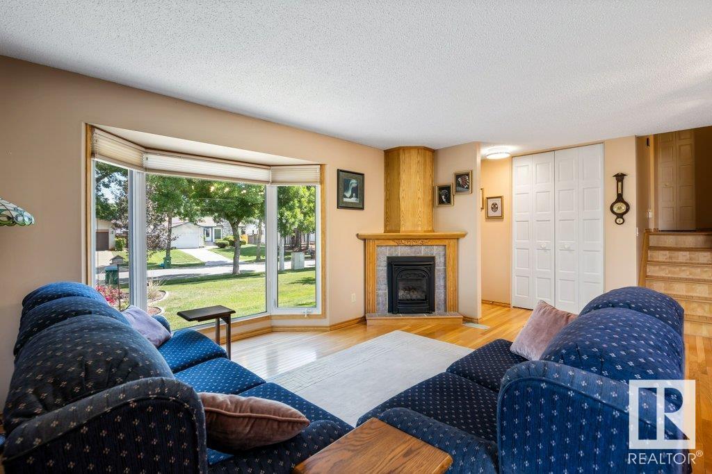 102 LAROSE DR