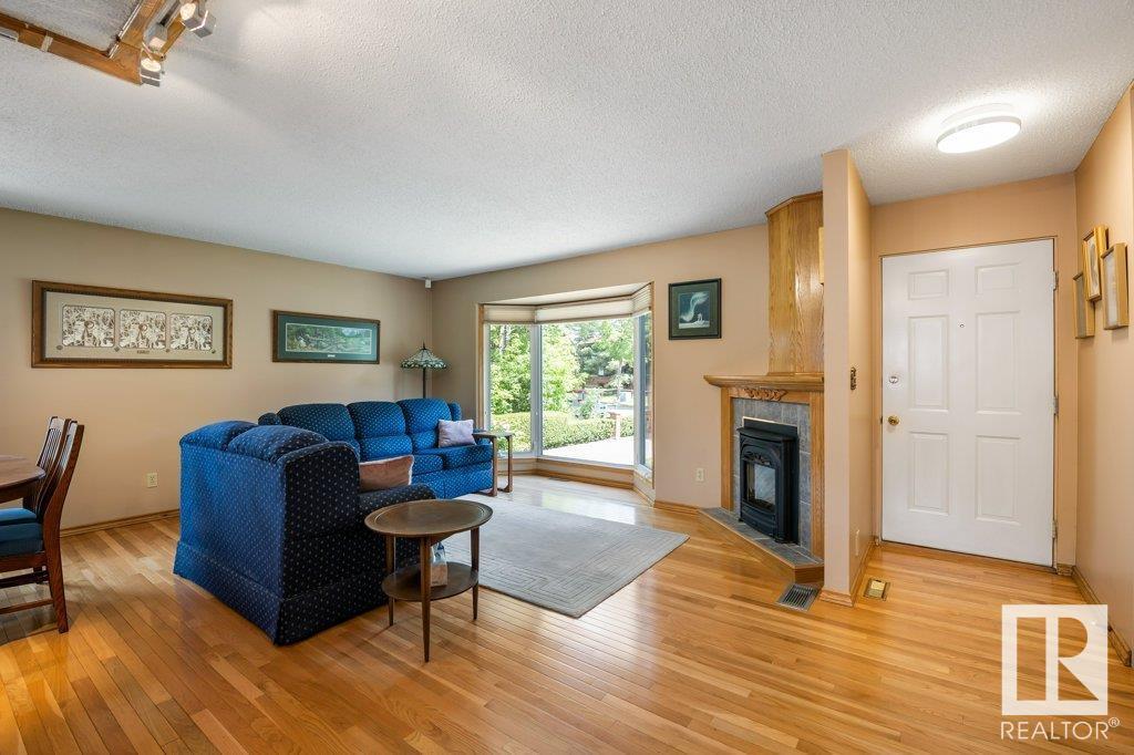 102 LAROSE DR