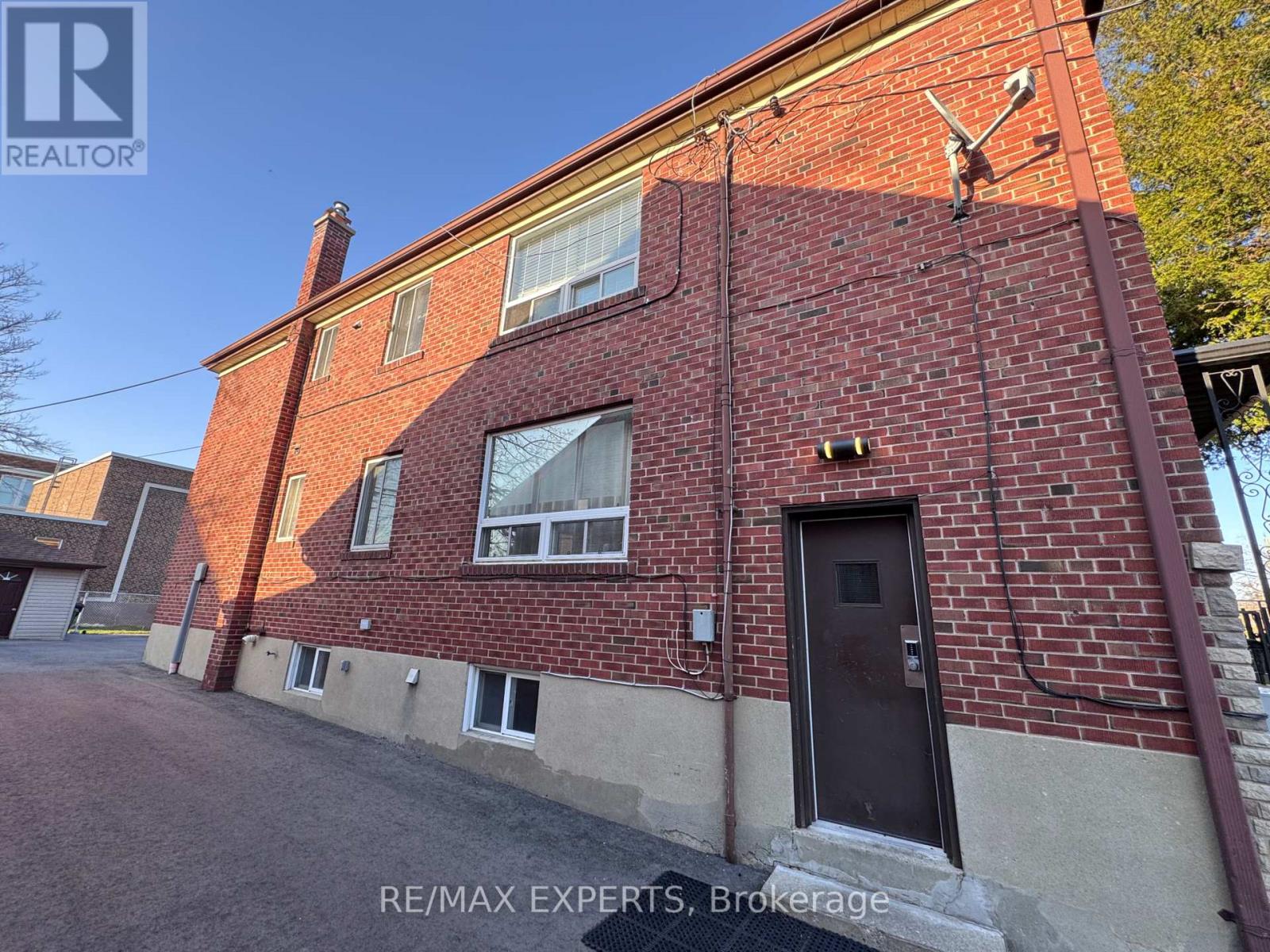 4 - 72 HILLSIDE AVENUE