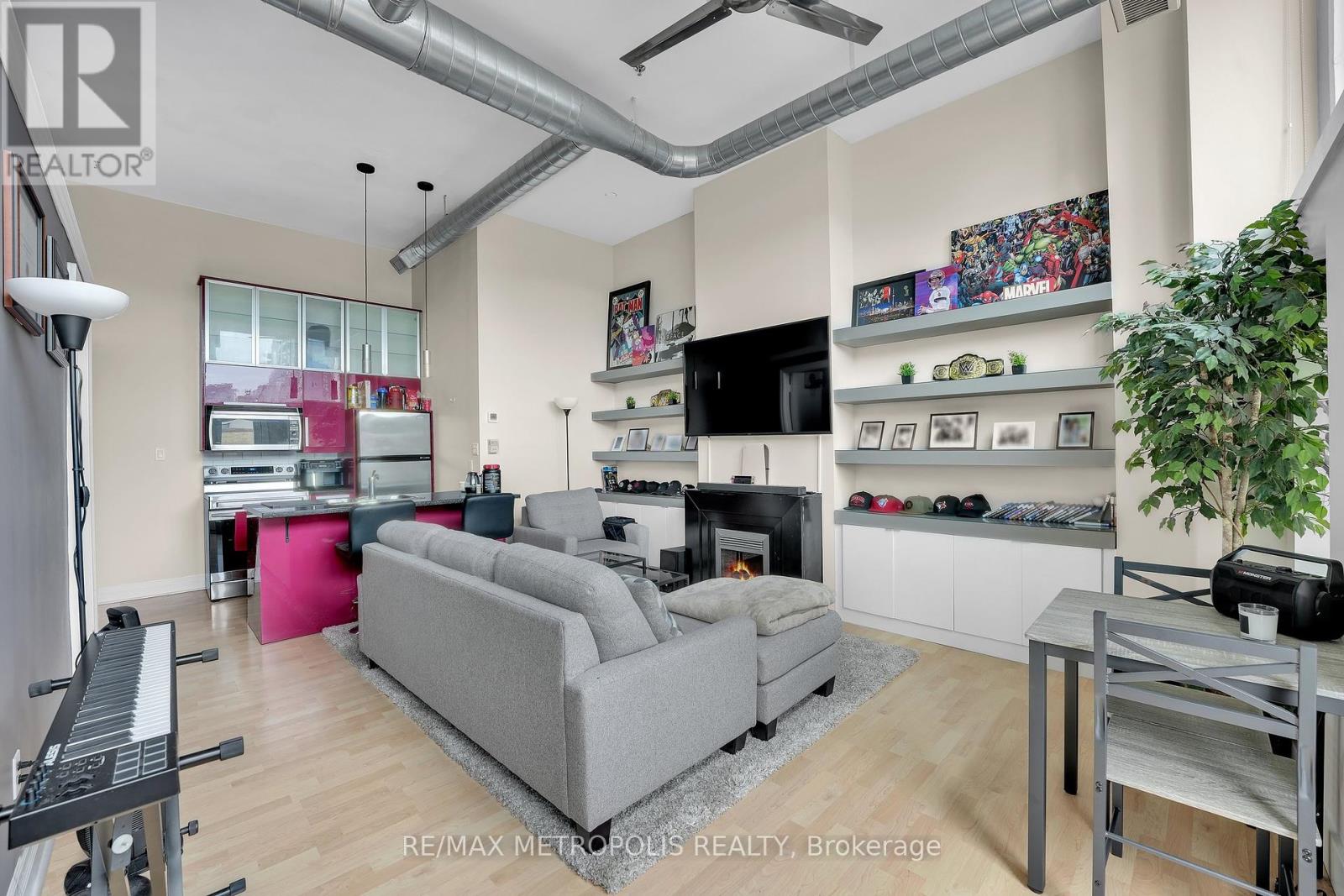 207 - 276 KING STREET W