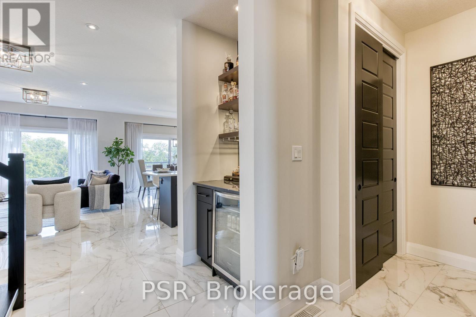 545 DOONWOODS CRESCENT