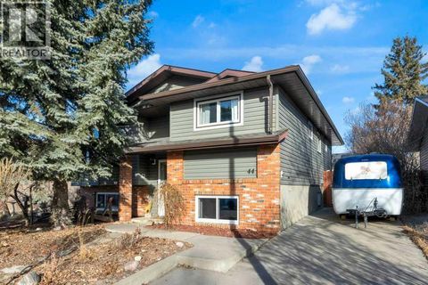 44 Sprucegrove Crescent SE Airdrie AB T4B1V7