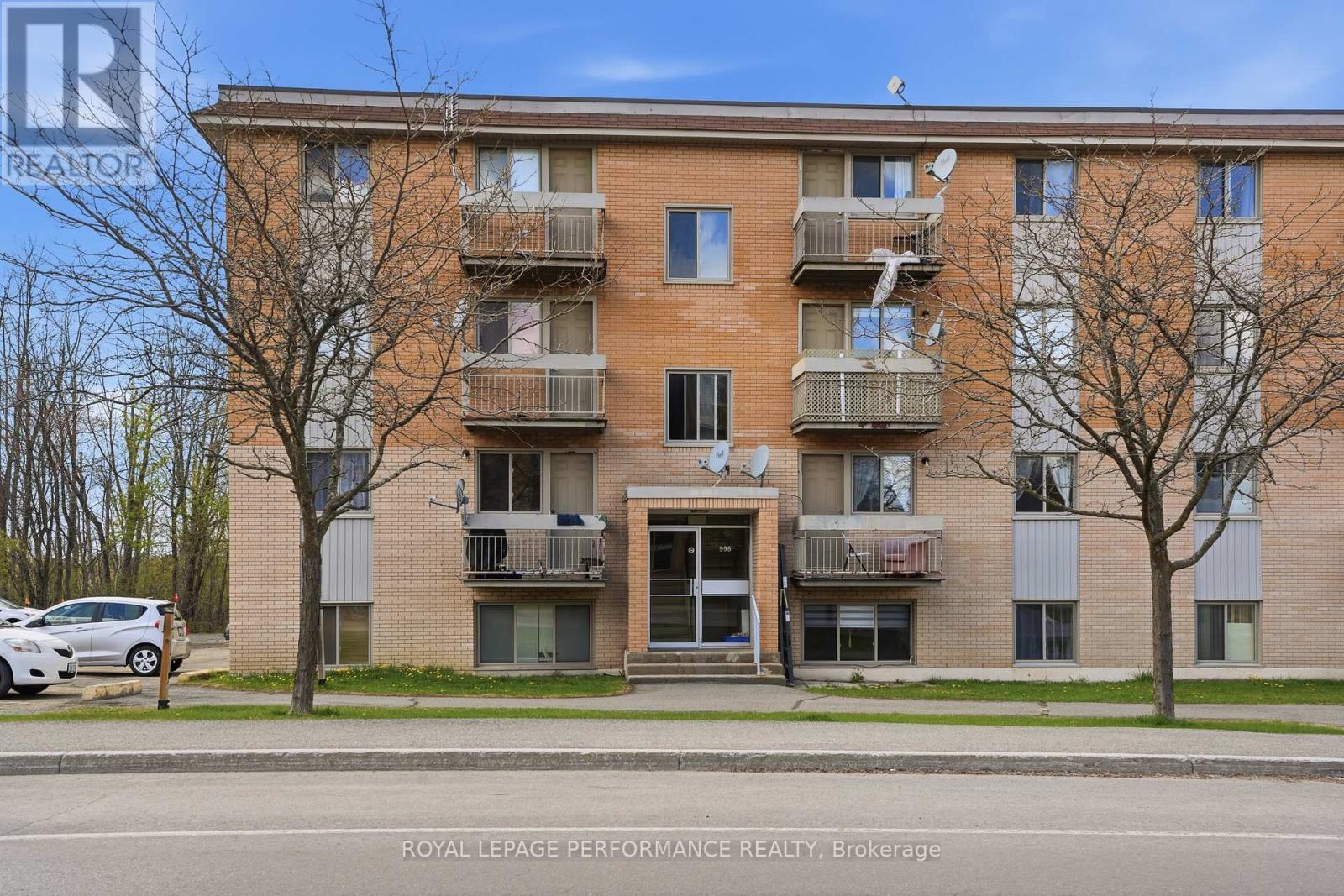 Photo 1 of 25 — 8 - 998 CARTIER BOULEVARD Unit 8, Hawkesbury, ON K6A1W7