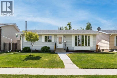 16 Simon Fraser Boulevard W Lethbridge AB T1K4L4