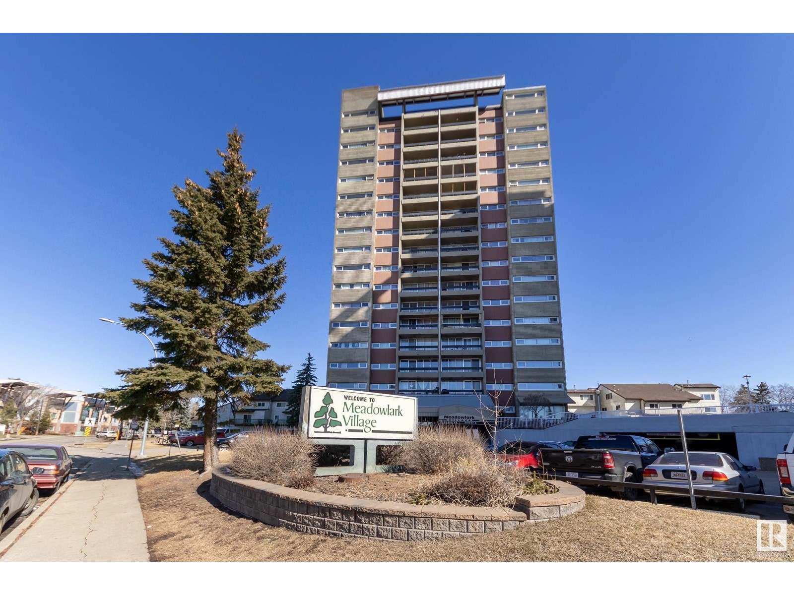 #32 8745 165 ST NW