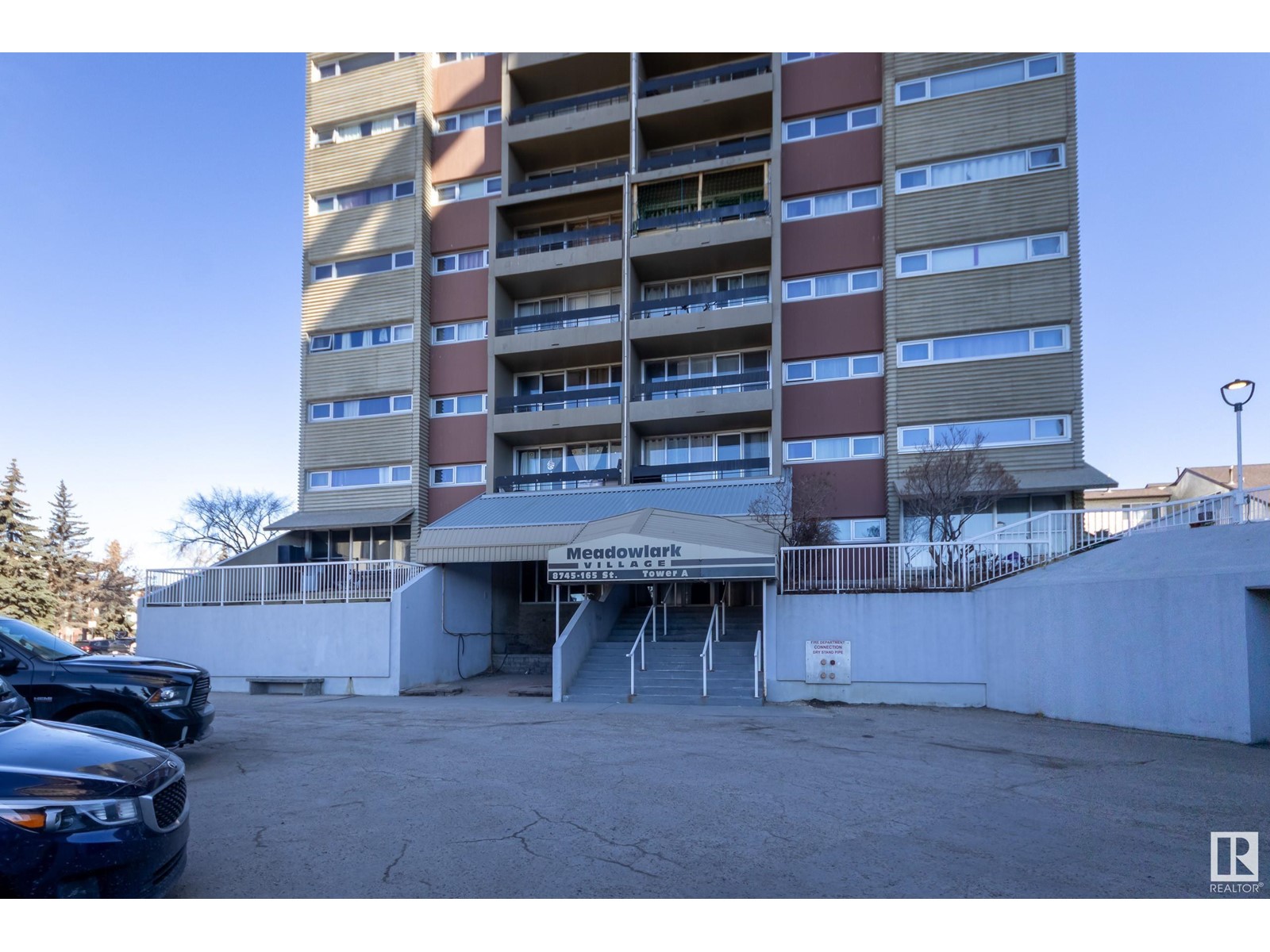 #32 8745 165 ST NW