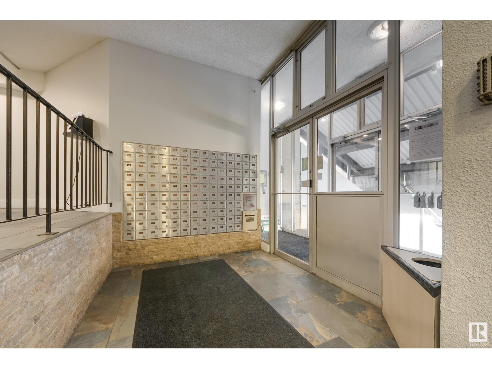 #32 8745 165 ST NW