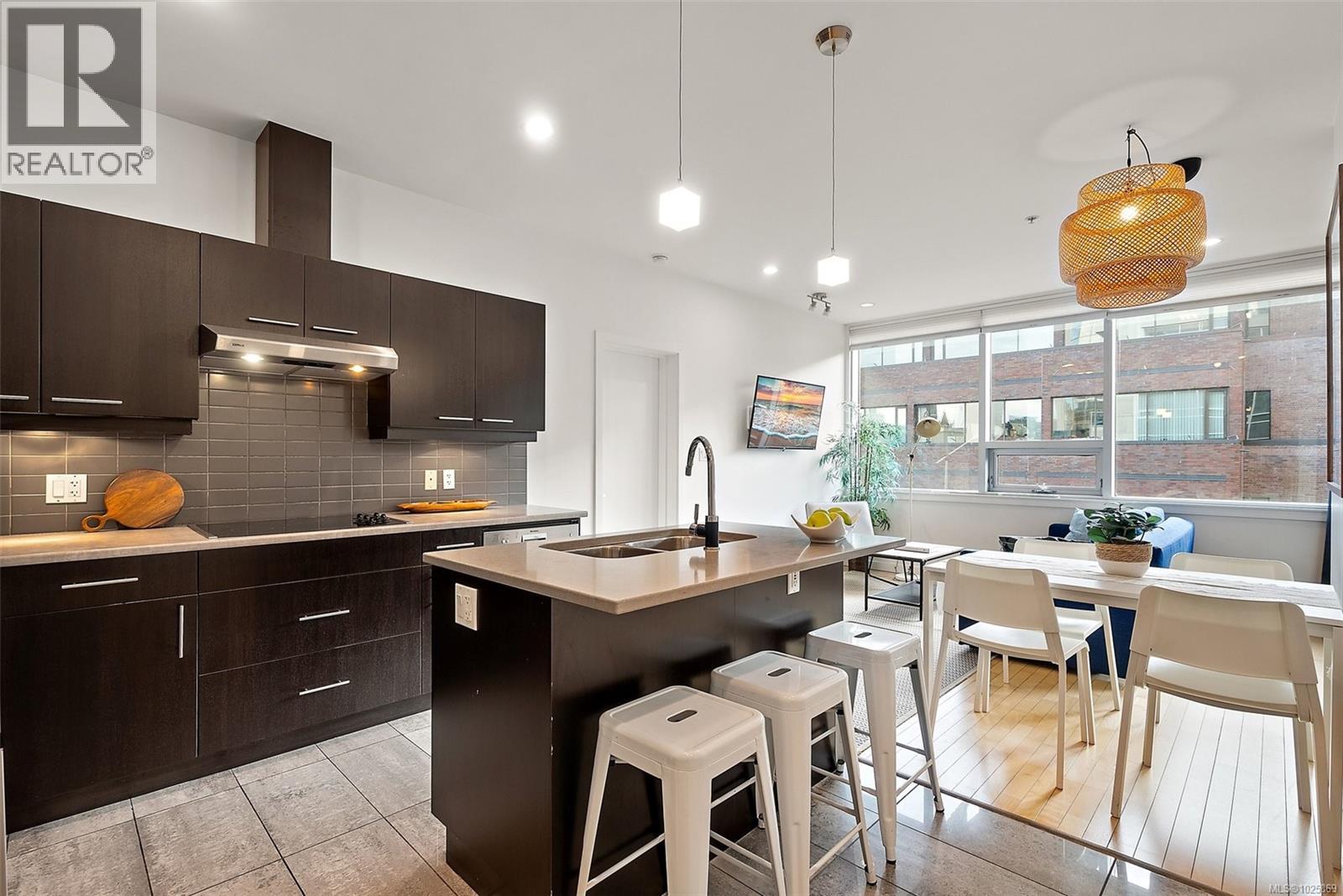 404 732 Broughton St