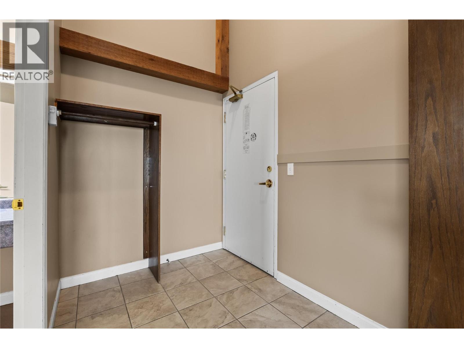 5275 Big White Road Unit# 202