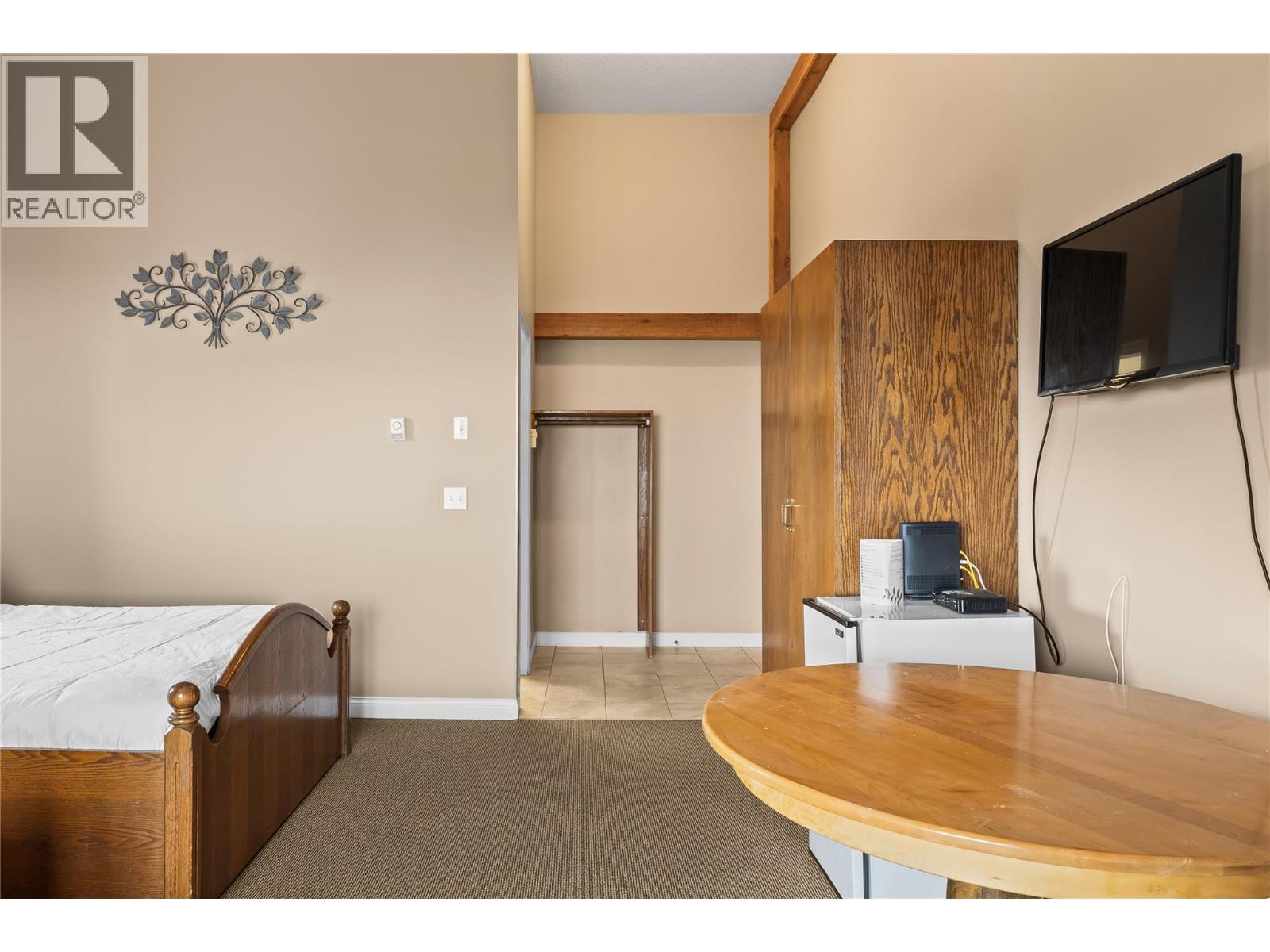 5275 Big White Road Unit# 202