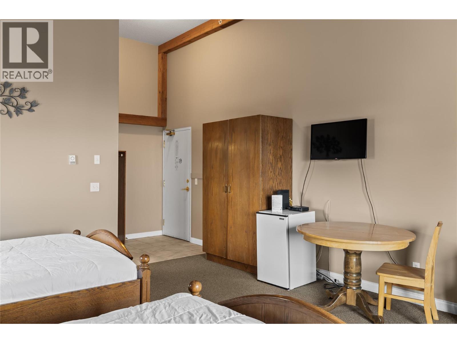 5275 Big White Road Unit# 202