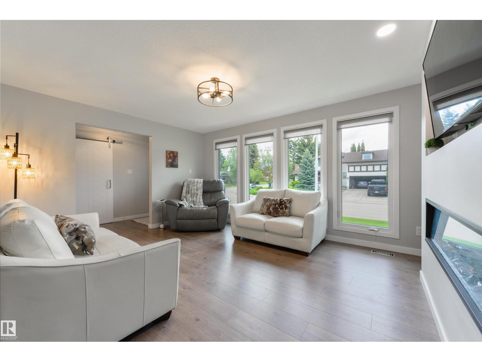 3 MORRIS ST