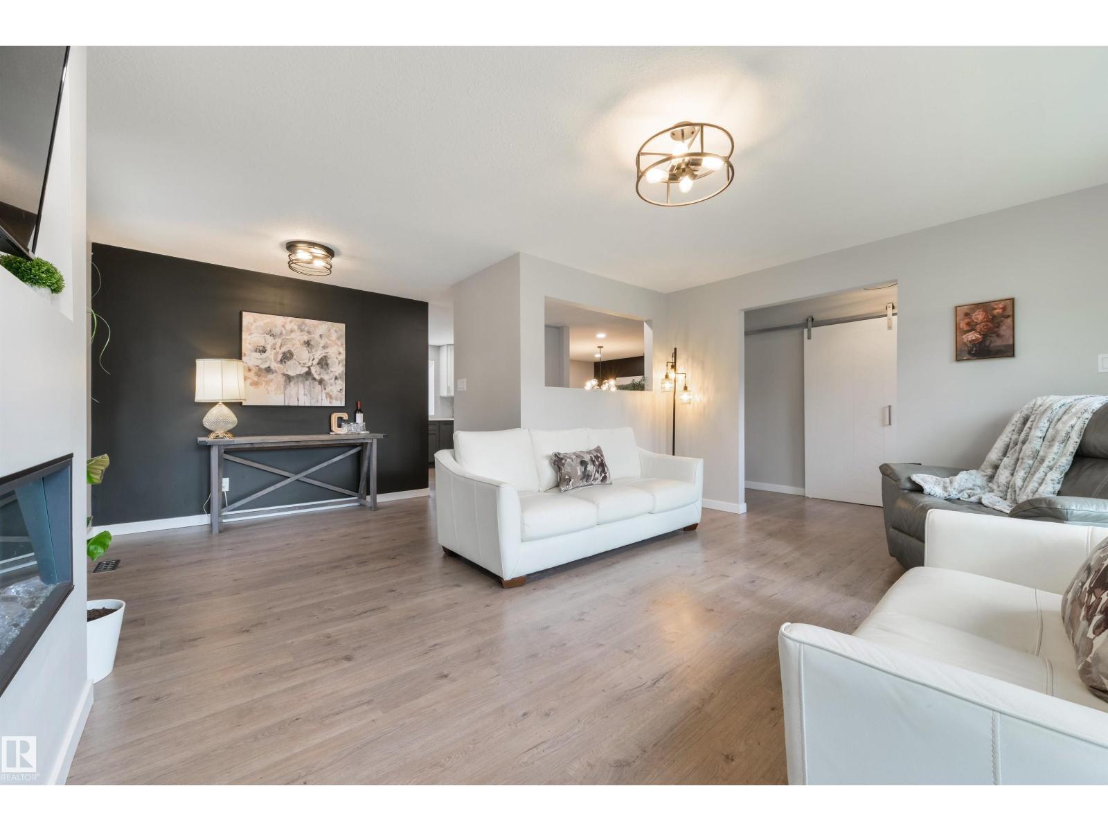3 MORRIS ST
