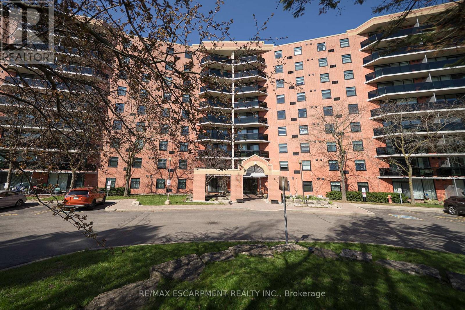 715 - 9 BONHEUR COURT