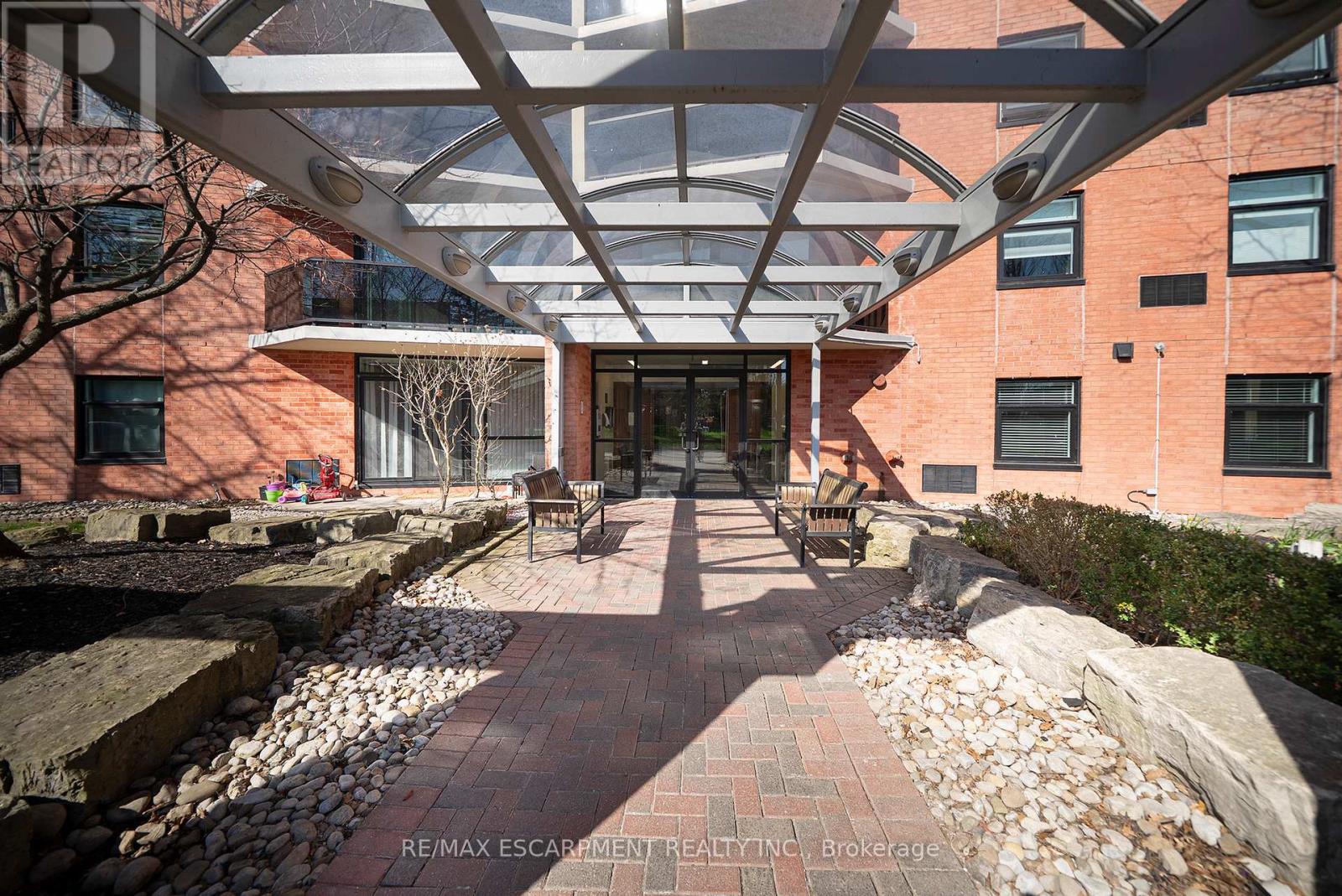 715 - 9 BONHEUR COURT