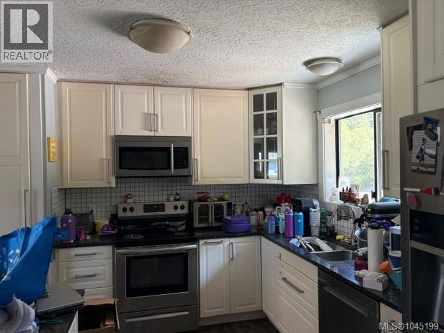 1932 Embleton Cres