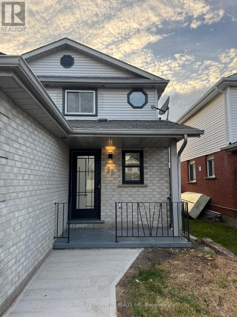 98 STEELES CRESCENT