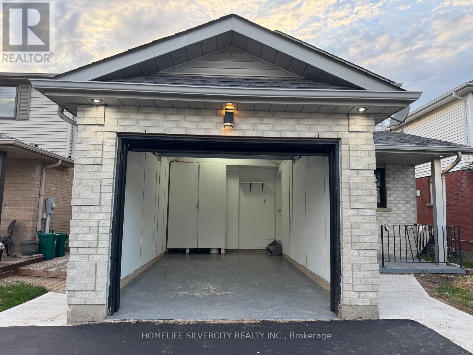 98 STEELES CRESCENT