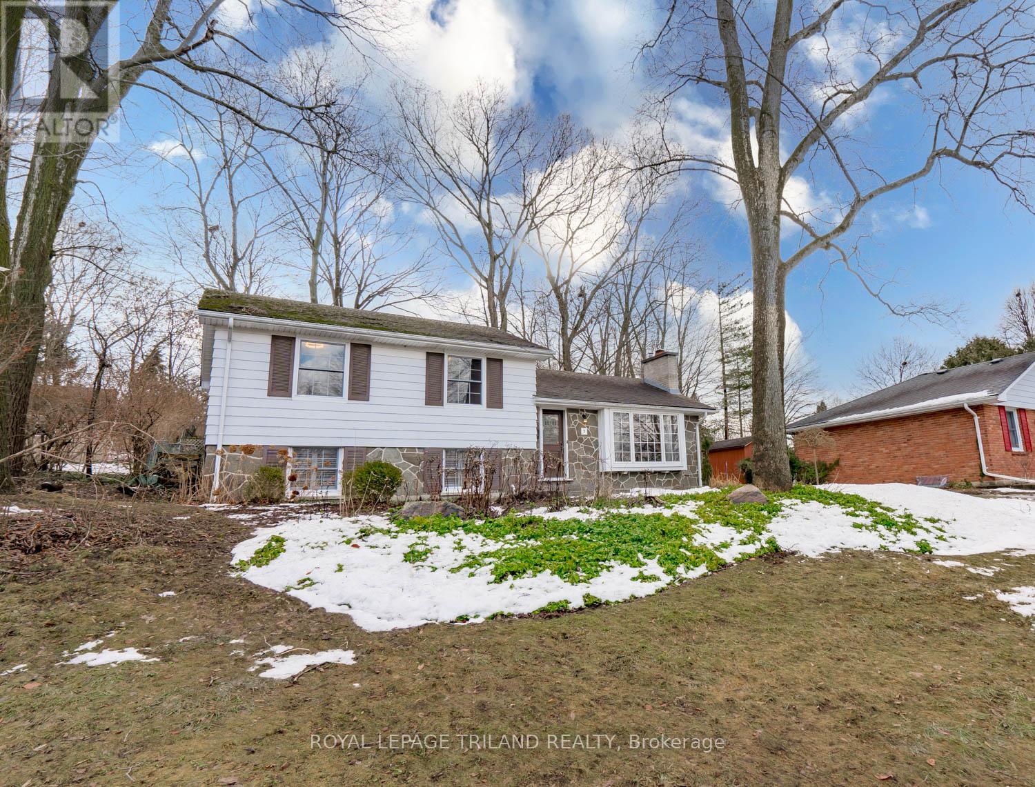 7 BRIARHILL PLACE