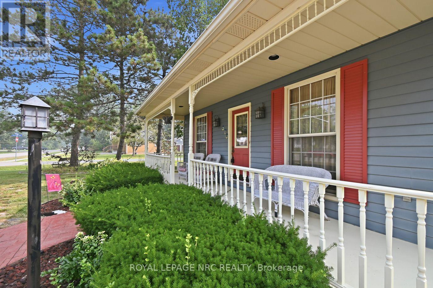 570 LAKESIDE ROAD