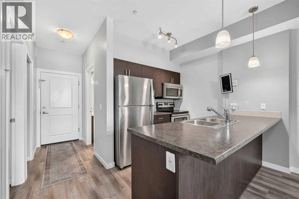 101, 117 Copperpond Common SE