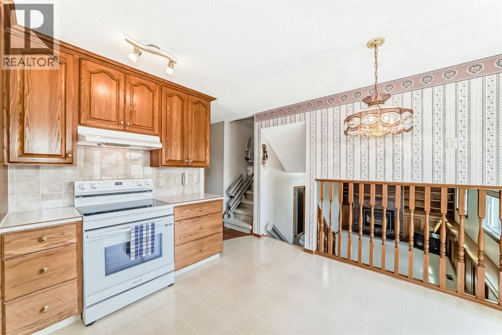 156 Whiteview Close NE