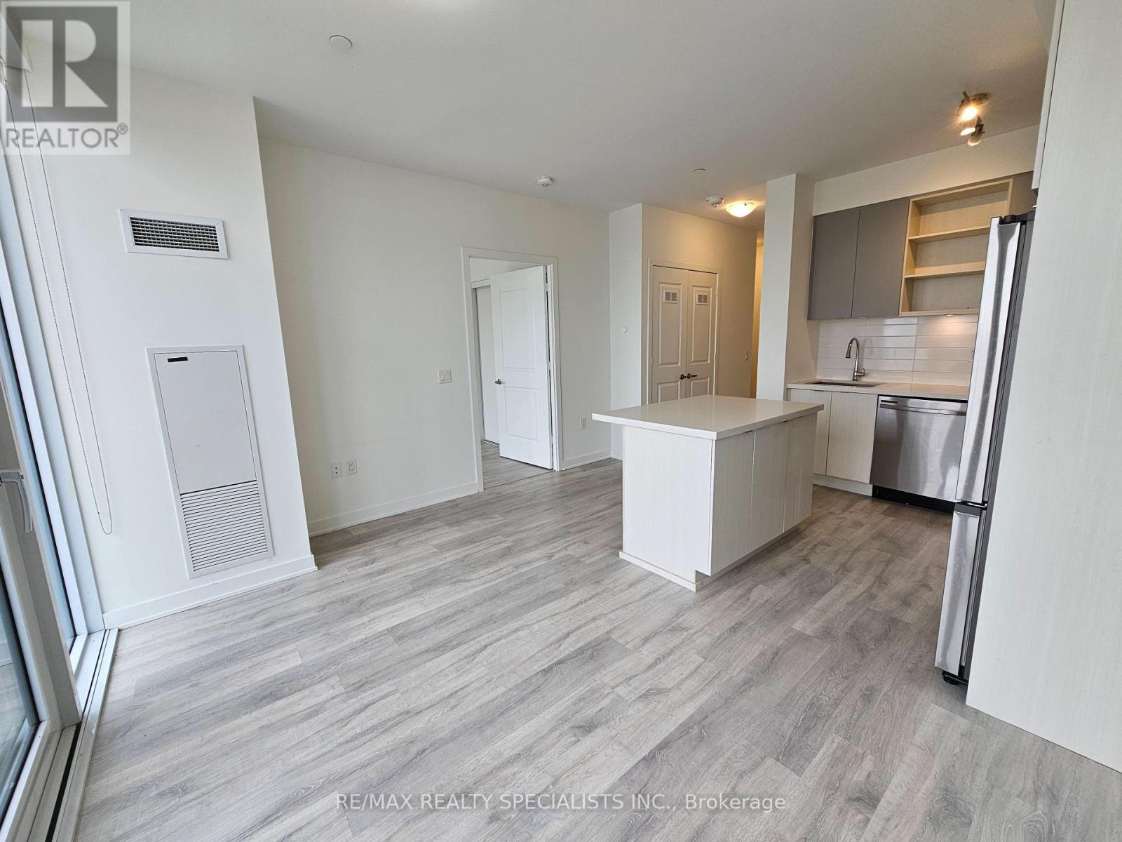 PH 2203 - 4655 METCALFE AVENUE