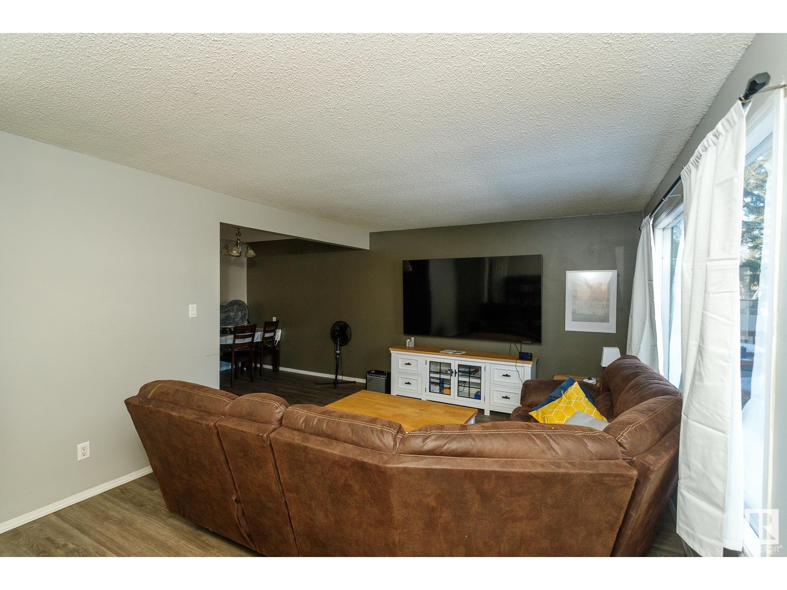 12107-12109 89 ST NW