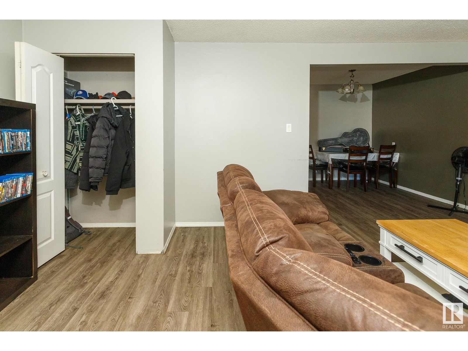 12107-12109 89 ST NW