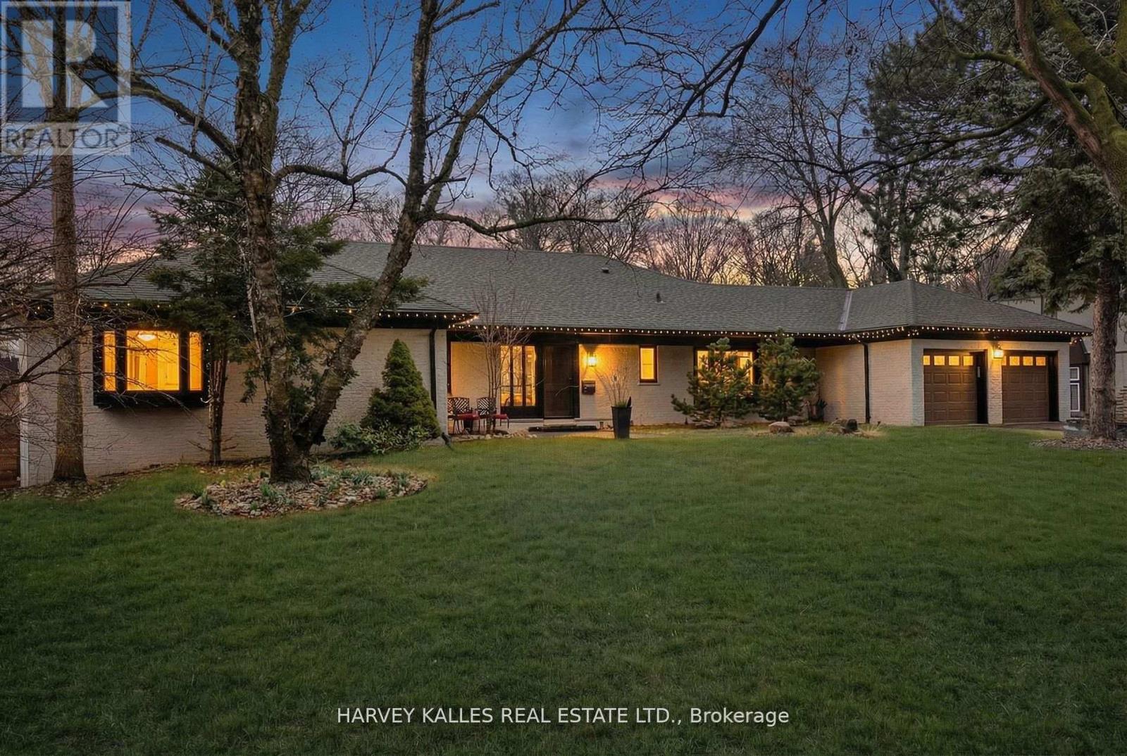 Photo 1 of 50 — 140 SANDRINGHAM DRIVE, Toronto (Lansing-Westgate), ON M3H1E3