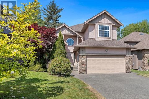 4248 Oakview Close Saanich BC V8N6M8