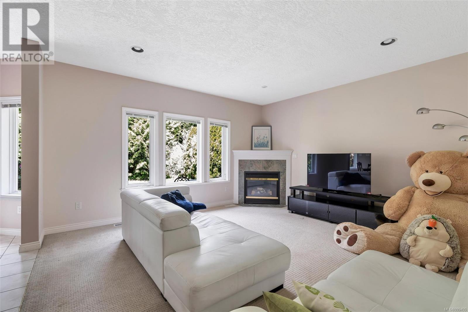 4248 Oakview Close