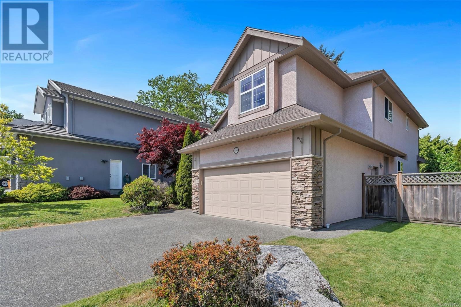 4248 Oakview Close