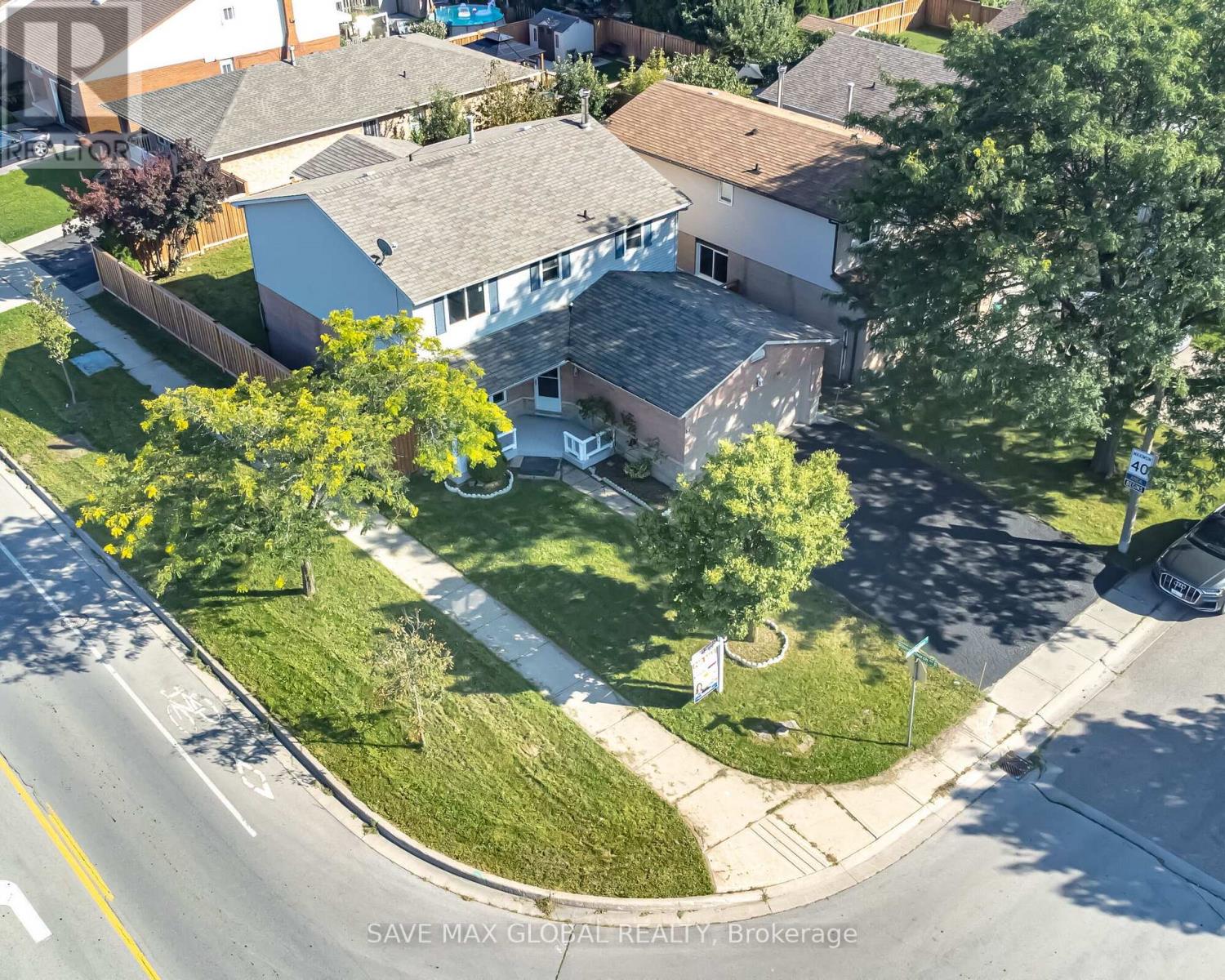 Photo 1 of 40 — 3 Mornington Drive East, Hamilton, ON L9B1Z3
