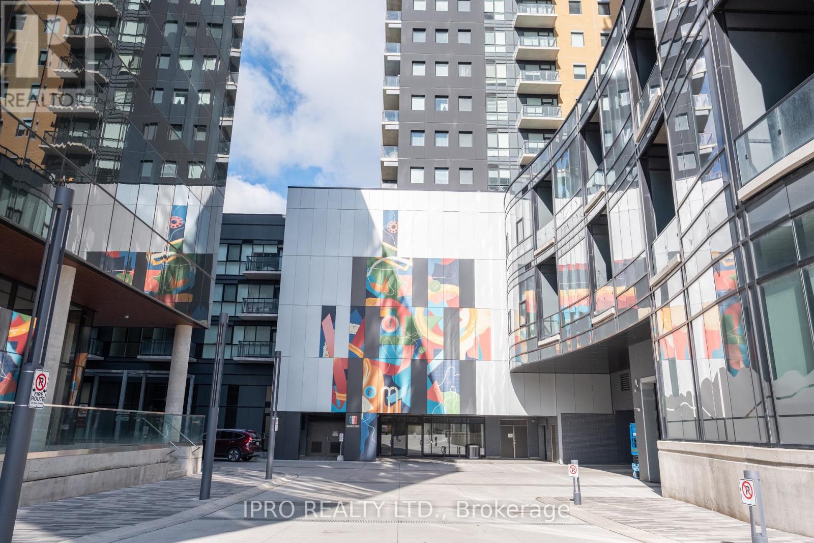 2707 - 108 GARMENT STREET