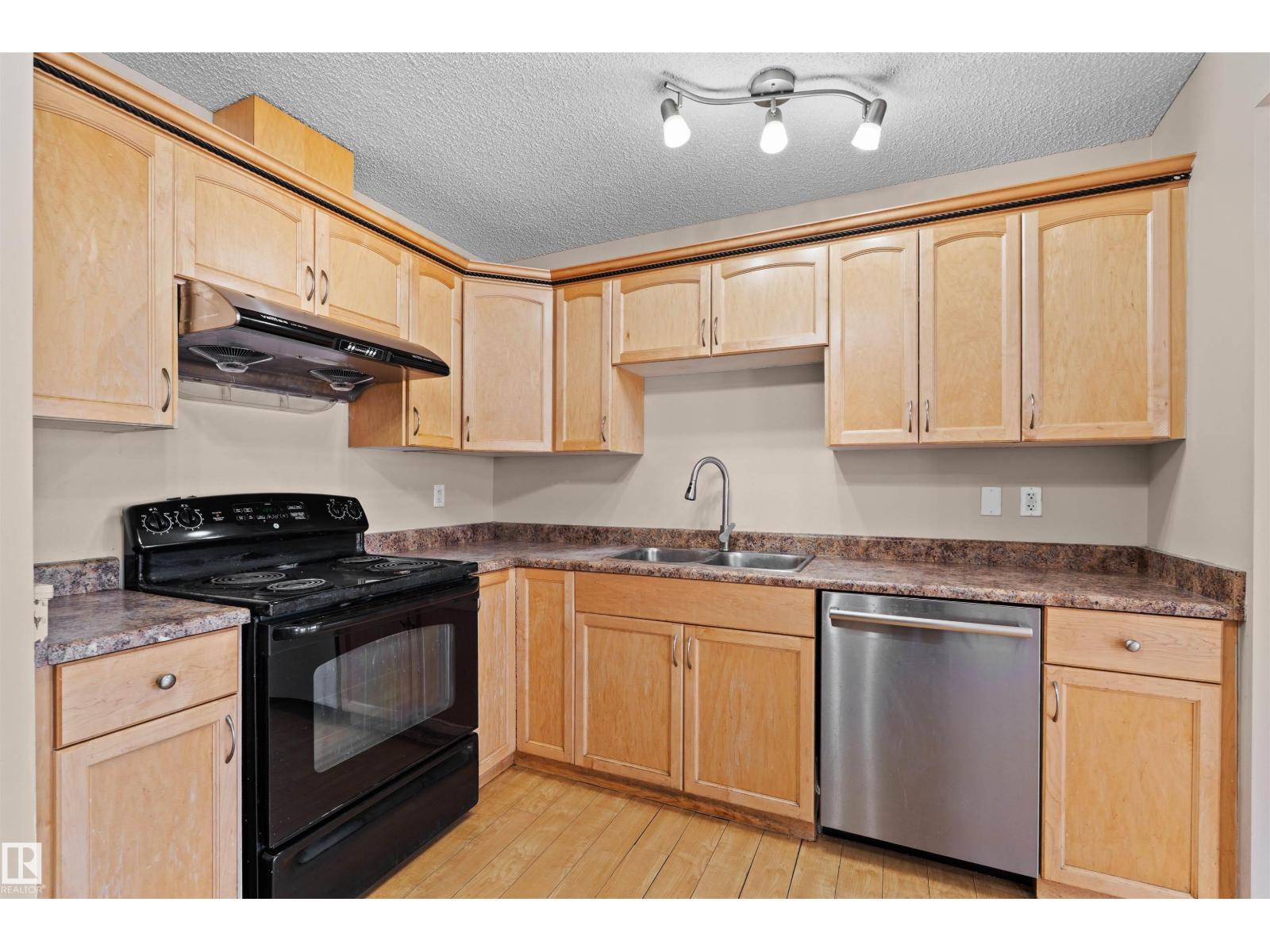 15504 102 AV NW