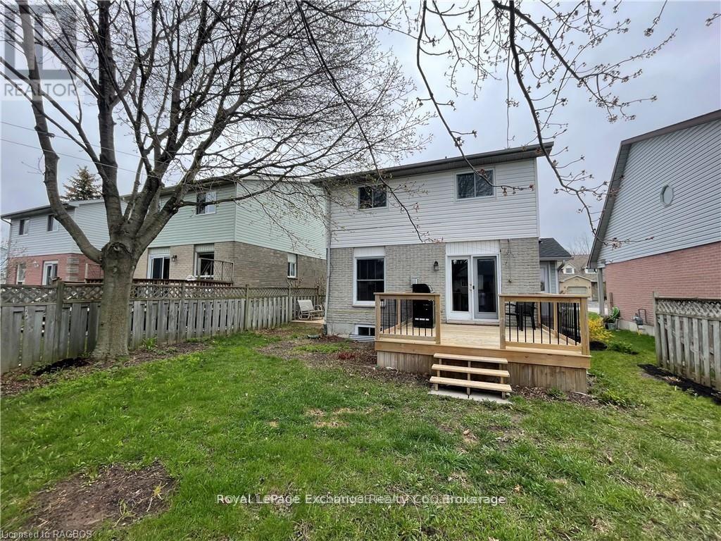 792 MACKENDRICK DRIVE N