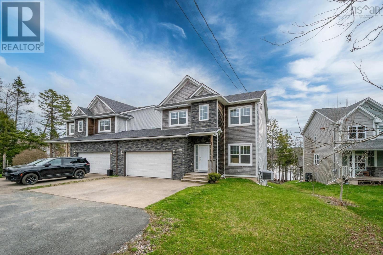 214 Voyageur Way