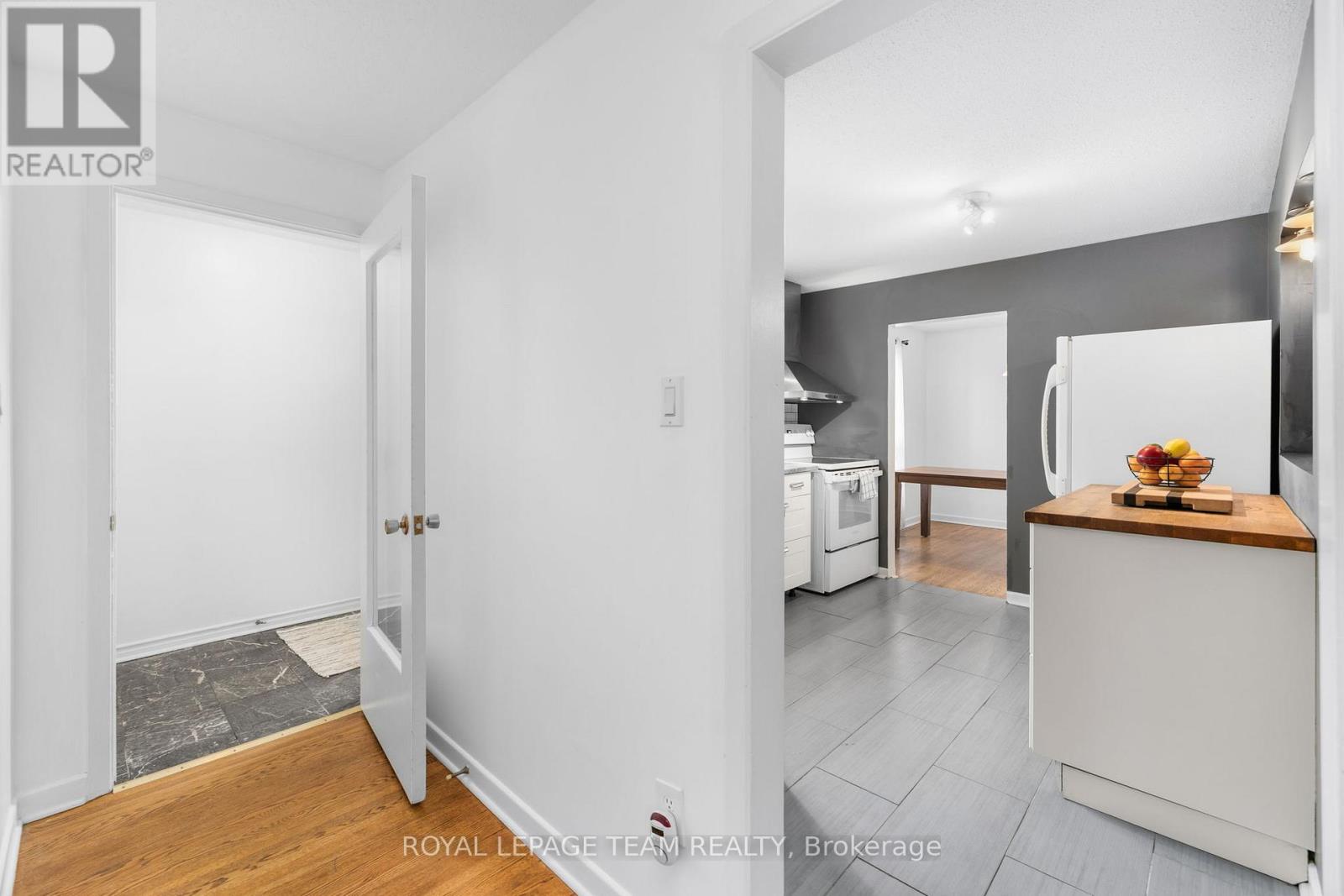 40 WOODMOUNT CRESCENT