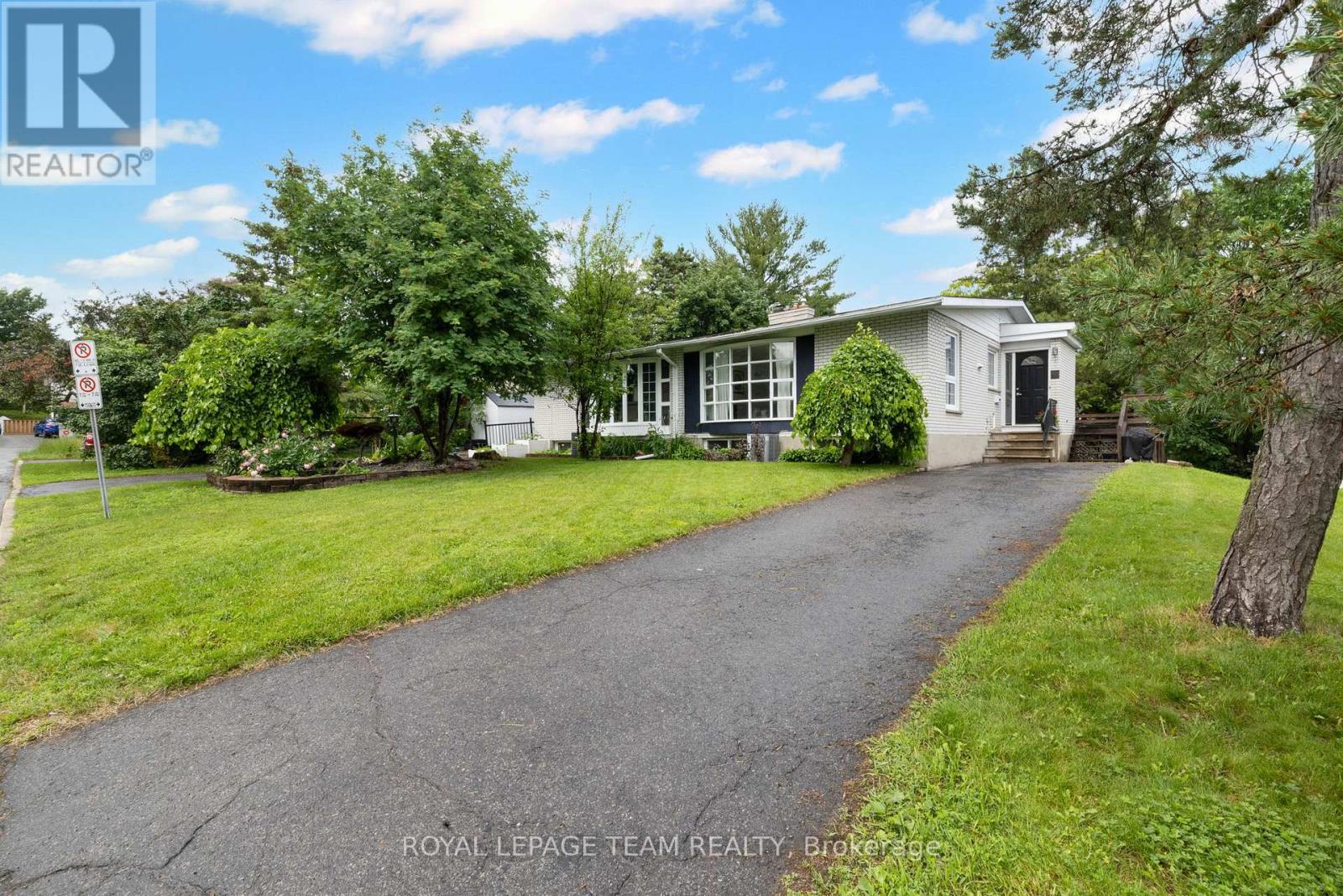 40 WOODMOUNT CRESCENT