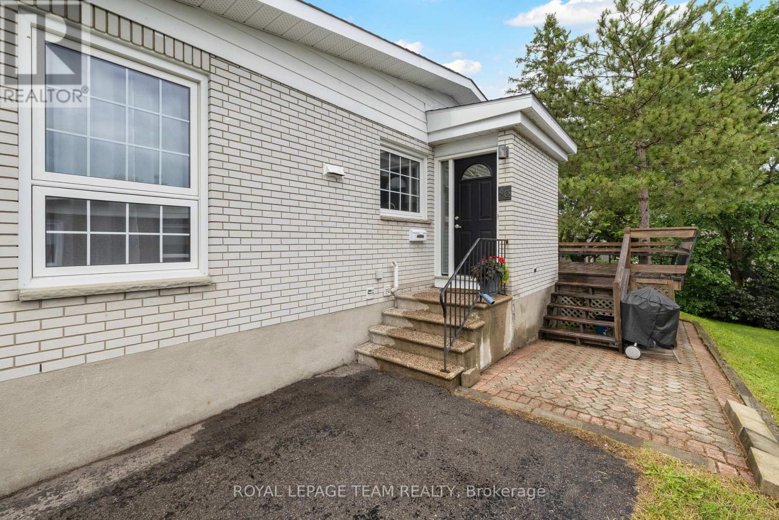 40 WOODMOUNT CRESCENT